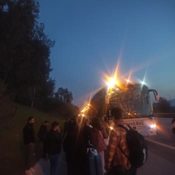 Yakıt Yokluğu Ve Kırık Cam Nedeniyle Saatlerce Mahsur Kalan Yolculara Tam İade Talebi