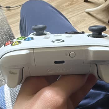 Orijinal Xbox Kontrolörüm Kullanılmış Ve Çizik Olarak Geri Geldi