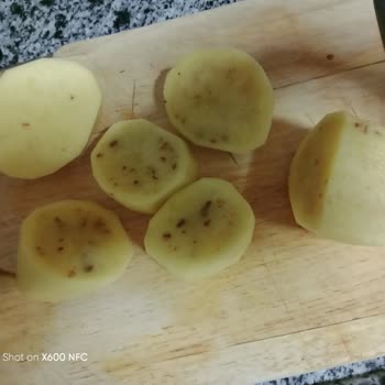 Çağdaş Market’te Satılan Bozuk Patatesler Sağlık Ve Müşteri Riski Oluşturuyor