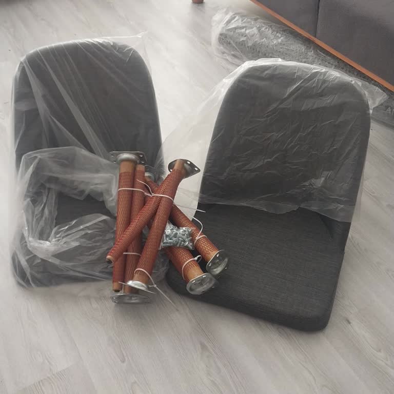 Vivense'den Bayram Öncesi Yanlış Renk Gelen Pera İkili Sandalye İçin Acil Değişim Talebi