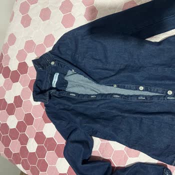 Bershka Gömlek Boyası Koltuk Altına Sızıyor, Sağlık Riski