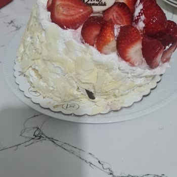 Şekli Bozulmuş Pasta Ve Yorum Sistemi Hatası