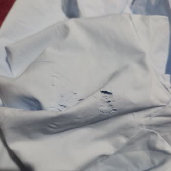 DeFacto Kadın Gömleği Ütülerken Aniden Yanması