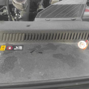 Hyundai İzmir Yükseliş Servisinde Yağ Dökülmesi Ve Çözüm Sunulmaması