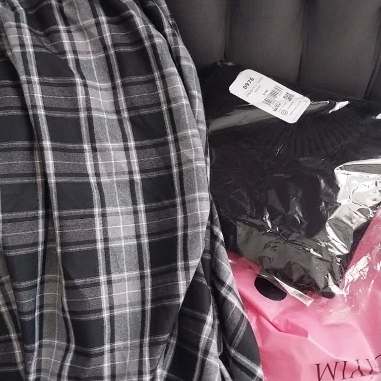 Kahverengi İstediğim Ürün Siyah Geldi Ve Cevap Bekliyorum