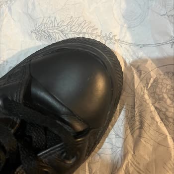 Kısa Sürede Dağılan Converse Ayakkabı İçin Para İadesi