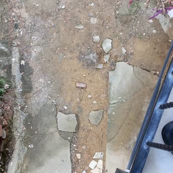 Evim Önündeki Kazı Alanı Asfaltlanmadığı İçin Sokak Kullanılamaz