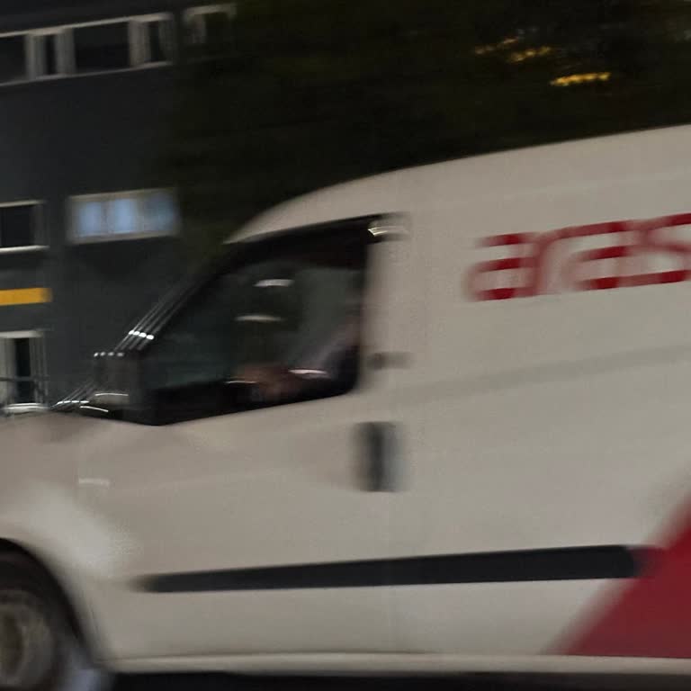 Aras Kargo Sürücüsü Sinyal Vermeyerek Araç Sıkıştırdı Ve Aileyi Tehlikeye Attı