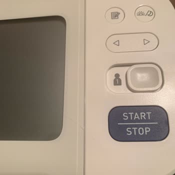 Kusurlu Omron Tansiyon Aleti Ve Saygısız Mağaza Çalışanı