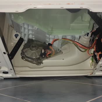 Bosch Çamaşır Makinesinde Gizli Pas Ayanı Nedeniyle Değişim Talebi