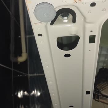 Bosch Çamaşır Makinesinde Gizli Pas Ayanı Nedeniyle Değişim Talebi