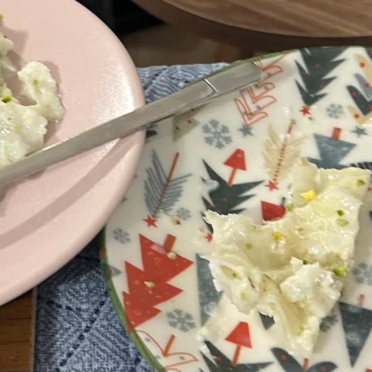 Mado Caddebostan Şubesinde 400 TL'lik Güllaç Kalitesiz Ve Paketi Süt Dökülmesiyle Çöküyor