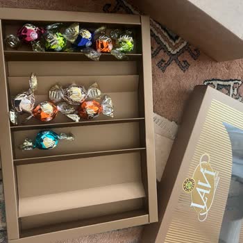 Hediye Çikolata Paketi Dağınık Ve Hijyenik Olmadığı İçin Şikayet