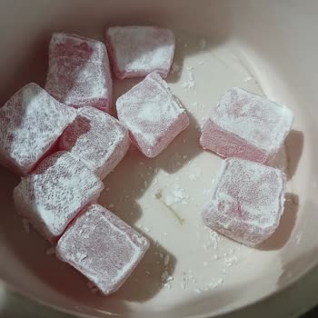 Koska Nazar Boncuklu Lokumda Bulunan Sert Plastik Parça Çocuğumun Dişine Tehdit Oluşturdu