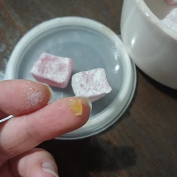 Koska Nazar Boncuklu Lokumda Bulunan Sert Plastik Parça Çocuğumun Dişine Tehdit Oluşturdu