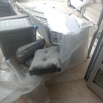 Evdemo Lojistik Kargoyu Bina Önünde Bırakıp Müşteriyi Mağdur Etti