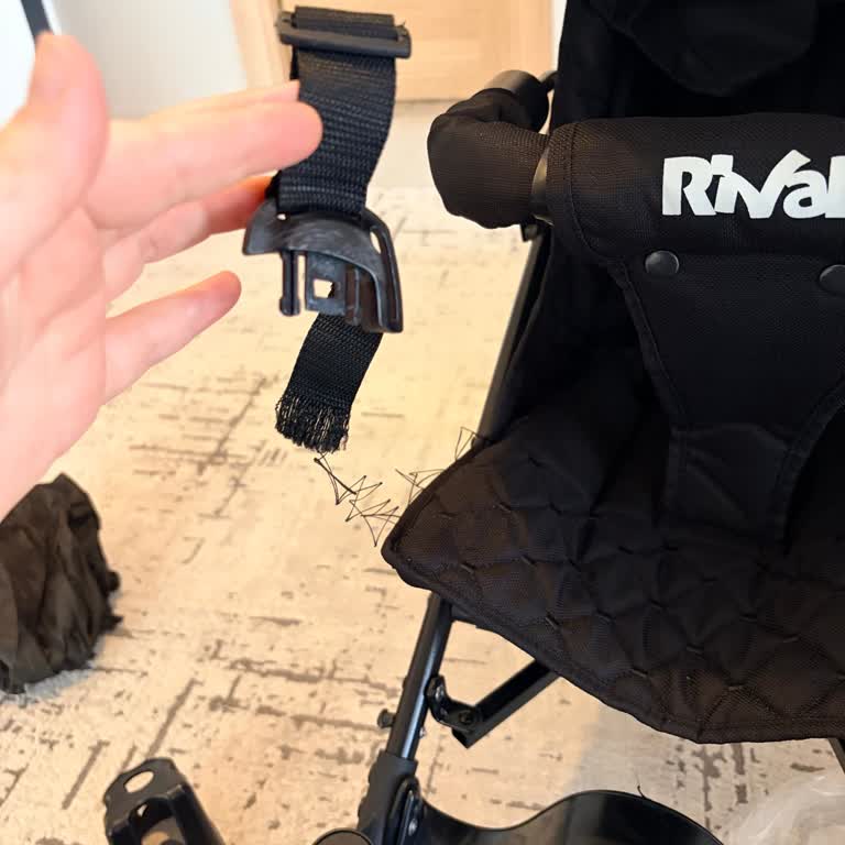 Kırık Kemerli Bebek Arabası Güvenlik Endişesi Ve İade Talebi