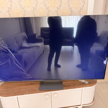 Yeni Samsung QLED TV'de Çatlak Ekran, Kullanıcı Hatası İddiası Reddedildi