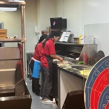 Domino's Yükseltepe Şubesinde Hijyen İhlali Ve Eldiven Kullanılmaması