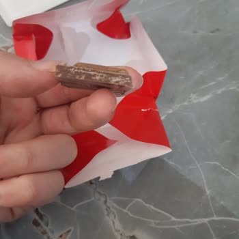 Ülker Çikolatalarında Görülen Beyazlama Ve Özür Talebi