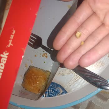 Tatlıbak Paket Baklavada Talaş Parçası Bulunması Sağlık Ve Hijyen Endişesi