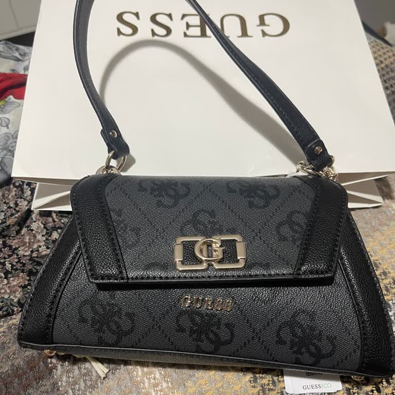 Guess Çantasında Dikiş Hatası Ve Yamuk Durum Nedeniyle Değişim Talebi