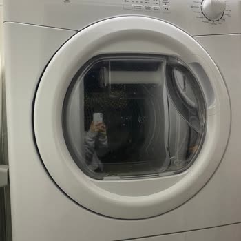 Hoover Kurutma Makinesinde Su Haznesi Düşerek Kırıldı Ve Ayak Bileğinde Yaralanma