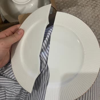 Madame Coco Gold Yemek Takımında Kırık Pasta Tabakası Ve Değişim Reddi