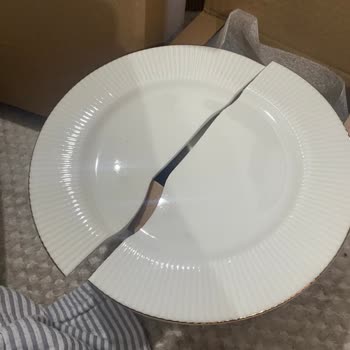 Madame Coco Gold Yemek Takımında Kırık Pasta Tabakası Ve Değişim Reddi