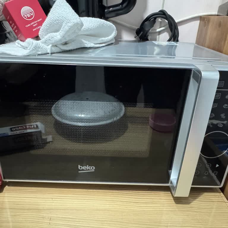 Beko Mikrodalga Fırın Kontrol Paneli Ve Kapak Hasarı Nedeniyle Çalışmıyor