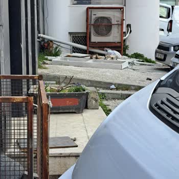 Kasım Sokak'ta Kaldırımlar Süpürülmüyor, Hijyen Sorunu