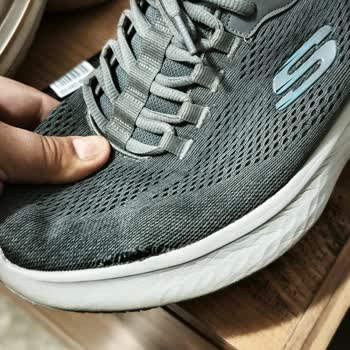 Kısa Sürede Üst Kumaş Ve Taban Yırtılmaları Nedeniyle Skechers Ayakkabı Değişimi Talebi