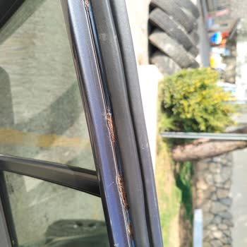 Kia Sportage 2015 Modelinde Kapı Fitillerinde Şiddetli Çürüme Ve Deformasyon