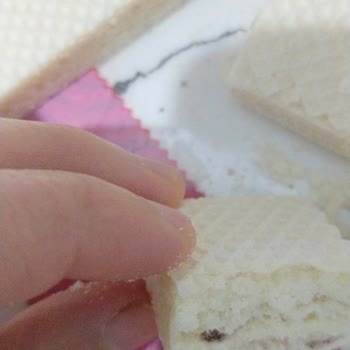 Böcekli Gofret Ve Cevapsız Şikayet