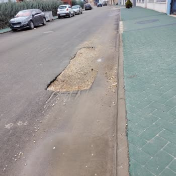 Yörükoğlu Sokakta Bozuk Yol Güvenliği Tehdit Ediyor, Kimlik Numarası Zorunluğu