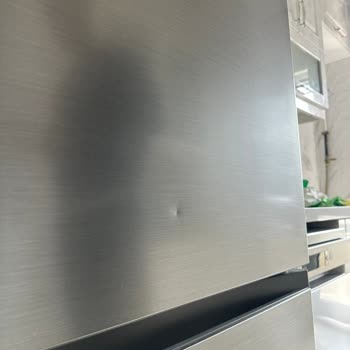 Sefaköy Taşpınar Şubesinde Teşhir Ve Hasarlı Beyaz Eşyalar, Cevapsız Mağaza Müdürü