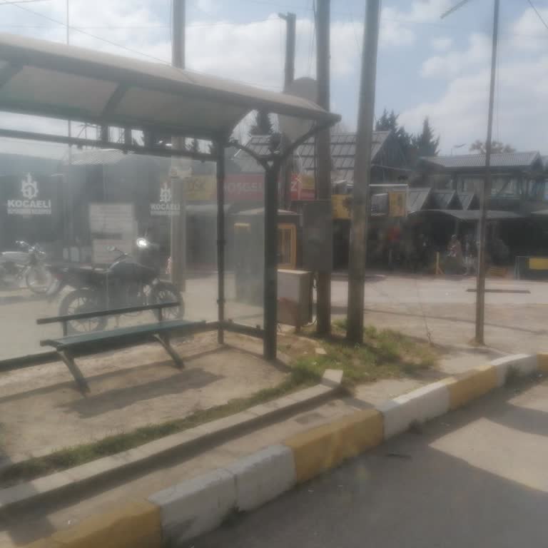 İzmit Belediyesi 801 Numaralı Otobüs Şoförünün Durakta Yolcu Almayışı Mağduriyet Yarattı