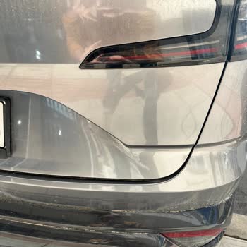 Renault Austral Bagaj Kapağındaki Boya Ve Göçük Sorunu İçin Garanti Kapsamında Onarım Talebi