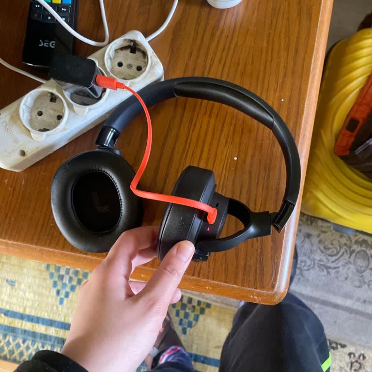 JBL Tune 720BT Kulaklığın Sağ Kulaklığı Ses Vermiyor: Garanti Kapsamında Tamir Talebi