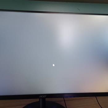Acer Monitörümde Backlight Bleed Ve IPS Glow Sorunu, Servis Sürecinde Çözüm Bulunamadı
