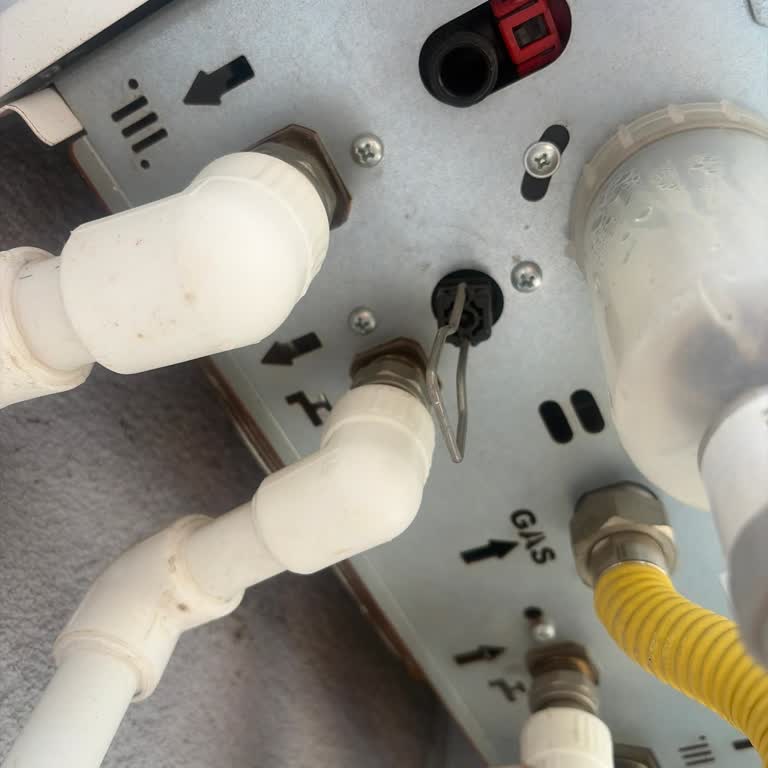 Airfel Kombimde Basınç Vanası Sorunu: Sert Açılıp Kapanma