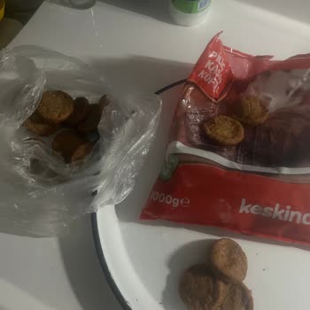 Keskinoğlu Piliç Kasap Köfte’nin Lezzetsiz Ve Kağıt Gibi Dokusuna Şikayet