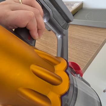 Dyson V12'de Silikon Parça Soyulması Ve Boru Esnemesi: Emiş Kaybı Ve İhmalkar Müşteri Hizmetleri