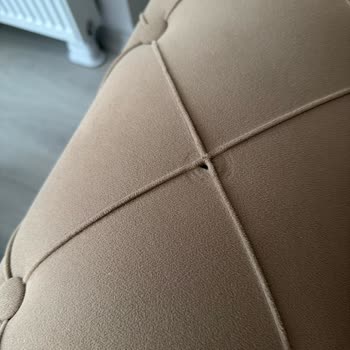 Saloni Koltuk Takımının Düğmeleri Koptu, Onarım 2 Aylık Beklemede