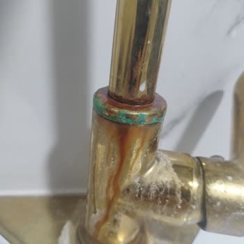 Aqua Banyo’dan Aldığım Banyo Dolabı Şişti Ve Musluk Paslandı, Ücretsiz Değişim İstiyorum