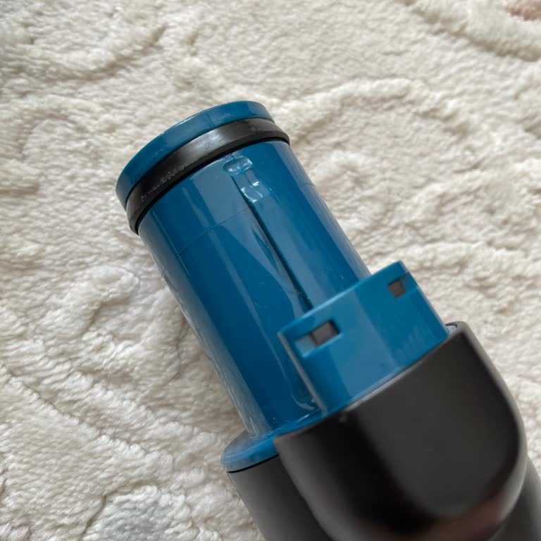 Philips 8057 Dik Süpürge Başlık Parçası Normal Kullanımda Kırıldı Ve Garanti Kapsamı Dışında