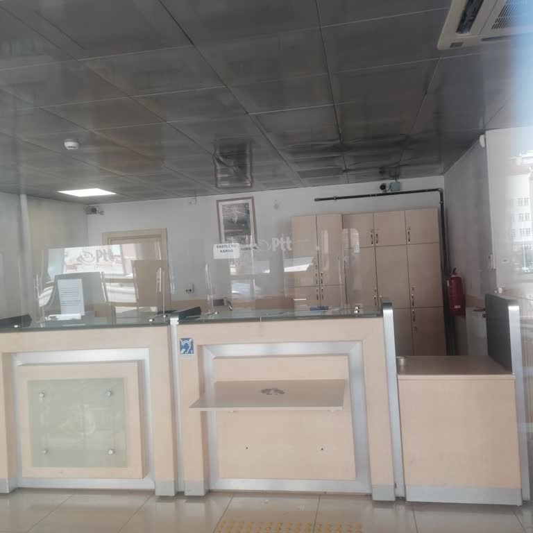 PTT Kargo Şube Tamamen Kapalıydı Ve İçeride Kimse Yoktu