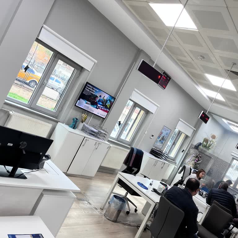 Personel Eksikliği Nedeniyle Bağlar Türk Telekom Müdürlükte Saatlerce Bekleme