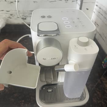 Kusurlu Nespresso Makinesi İadesi 1 Ay, Çalışan Parça Yok