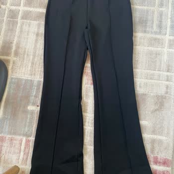 Paçaları Hatalı Pantolon: Kalite Kontrol Sorunu Ve Hediye Çeki Talebi